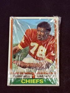 1974 Topps Football Mini Cello Pack Fun Bag  Bobby Bell Showing 3pk - Picture 1 of 3
