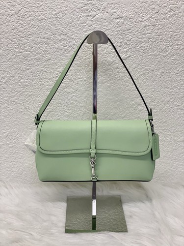 Borsa a tracolla Coach Hampton in pelle nuova con etichetta Pistacchio pallido CP132