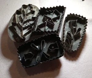 4 antike dunkle ZINN Flatback frühe PA HOLLÄNDISCHE Volkskunst FLORAL AUSSTECHFORMEN - Bild 1 von 4