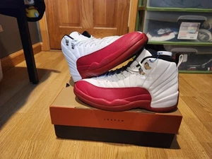 Talla 10 - Nike Air Jordan Retro 12 Retro 2023 Mid Cherry eBay Autenticado 🍒 - Imagen 1 de 7
