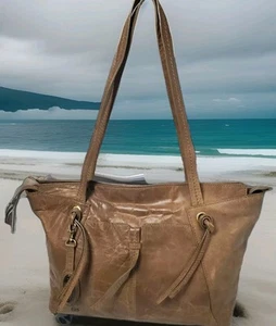 Geborene braune große Ledertasche Handtasche Beuteltasche und Taschenanhänger im Used-Look - Bild 1 von 12