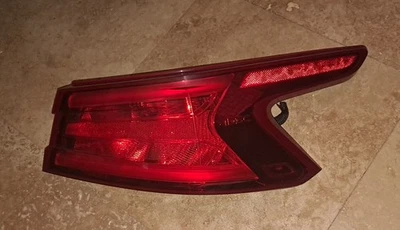 2016 2017 2018 Nissan Maxima LED & Halogen Tail Light Outer Passenger Right  Foto 1 de 4