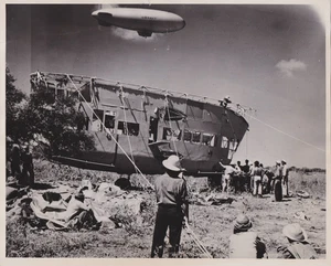 1944 Press Photo WW2 US Navy Airship K-68 Salvaged after Sinking Enemy Submarine - Picture 1 of 2