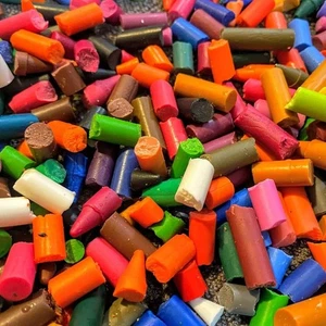 1 lb Bulk Broken Used Coloring Wax Crayons Crayola Melting Craft Home School DIY - Picture 1 of 1