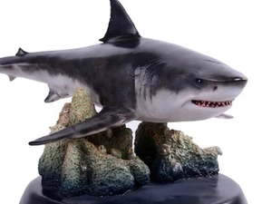 New 1/35 Itoy 18” Megalodon Statue w/ Base Hell’s Aquarium Jaws Shark US Seller - Picture 1 of 11