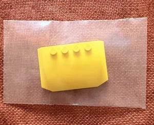 LEGO 52031 Yellow Wedge Triple Curved 4 x 6 x 2/3 -Sets 7249 7685 7344 3677 7936 - Picture 1 of 3