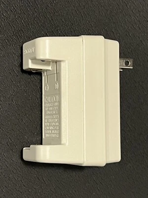 Cargador de batería enchufable Sony BC-700 para baterías recargables BP-700 Foto 1 de 4
