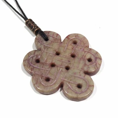 Ожерелье с кельтским узлом из мыльного камня с вощеным хлопковым шнуром - регулируемое  - Изображение 1 из 4