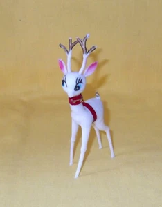 VINTAGE WHITE PLASTIC CHRISTMAS REINDEER FIGURE - Picture 1 of 4