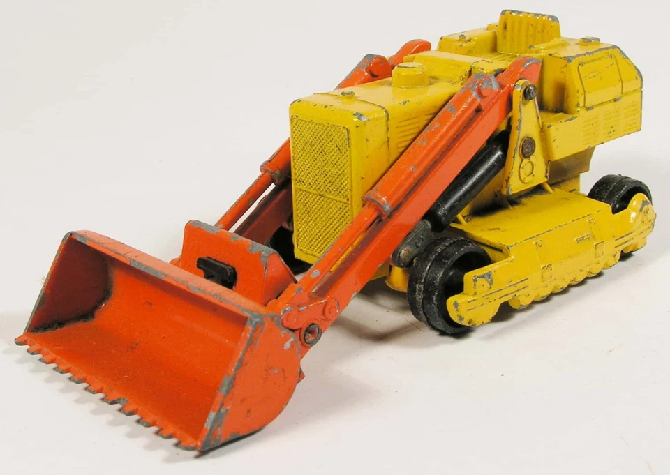 MATCHBOX K8 K-8 CATERPILLAR TRAXCAVATOR BULLDOZER EXCAVATOR KING SIZE CB05 - Image 1 of 1
