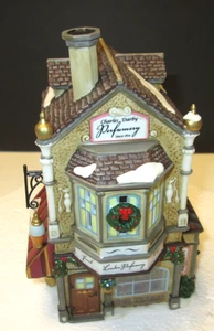 DEPT 56 CHARLES DARBY PARFÜMERIE 58756 DICKENS VILLAGE WEIHNACHTEN BELEUCHTET & VERPACKT - Bild 1 von 8
