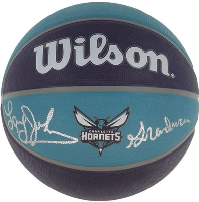 Baloncesto Wilson firmado por Larry Johnson Hornets Wilson con inscripción "Abuela" (Beckett) Foto 1 de 2