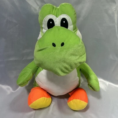 Nintendo Super Mario 21” Yoshi Peluche Almohada Juguete, Verde Suave, Bolsillo Oculto Foto 1 de 4