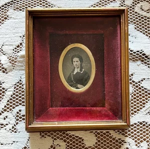 Antique Civil  War Era Tin Type Woman Velvet Lined Gilt Shadow Box Frame - Picture 1 of 5