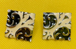 VINTAGE WHITE ENAMEL SILVER TONE SWIRL PIERCED EARRINGS - Picture 1 of 4