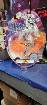 Figura de acción Silver Surfer Nova pelo de llama articulado Marvel Foto 1 de 3