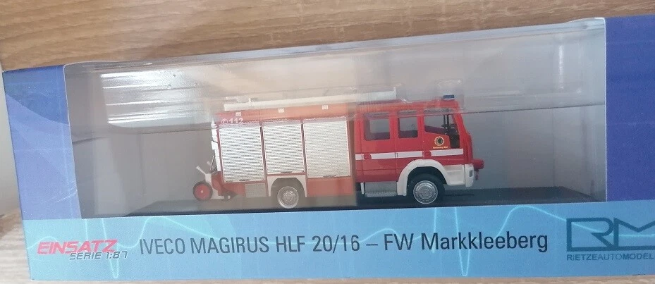 Rietze 61213 - 1/87 Iveco Magirus HLF 20/16 FW Markkleeberg - Nuovo - Immagine 1 di 1