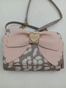 Betsey Johnson Over Su Bow Crossbody Handtasche Pink & Taupe Herz Anhänger. - Bild 1 von 16