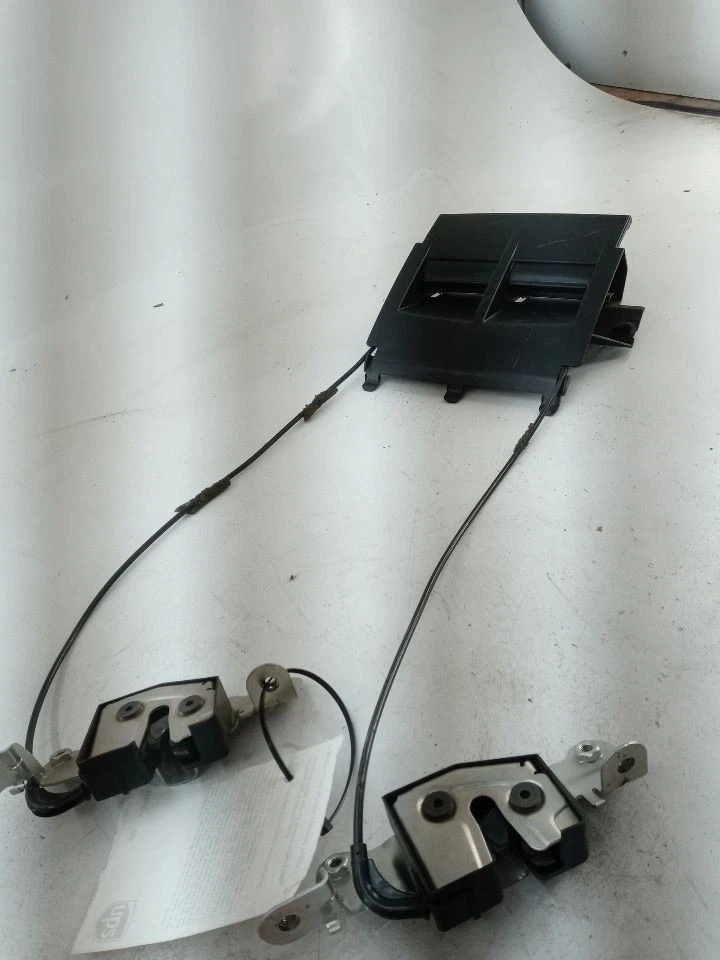 Atuador 2006 Infiniti FX35 controle de assento traseiro drop lock testado pelo fabricante de equipamento original  - Imagem 1 de 4