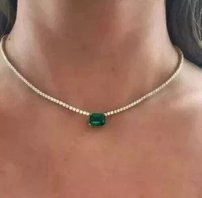Gargantilla de tenis de diamantes y esmeraldas creadas en laboratorio enchapado en oro blanco de 14 quilates de 16" Foto 1 de 4
