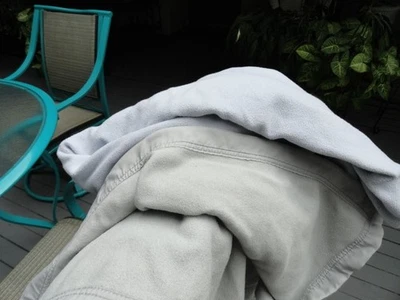 VINTAGE SILK AND COTTON KING BLANKET VERY GOOD BLUES 108X90 REVERSIBLE - Image 1 of 4