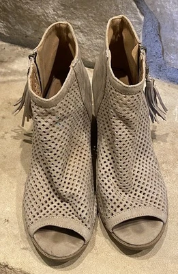 Qupid Womens Size 7.5M Boho Block Heel Peep Toe Ankle Bootie W/fringe, Zipper - Image 1 of 4