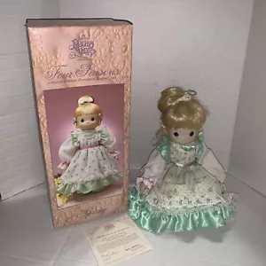 Precious Moments Four Seasons Limited Edition Porzellan Biskuit Puppe "Frühling" - Bild 1 von 24