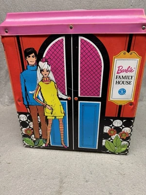 VINTAGE BARBIE NEW FAMILY HOUSE MATTEL 1968 COMPLETE W/ FURNITURE & ORIGINAL TAG - Image 1 of 4