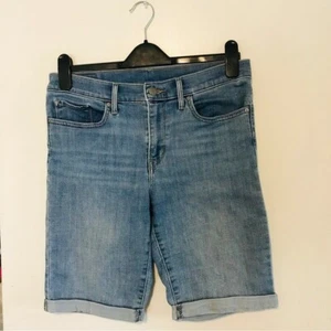 Bermuda jeans Levi's lavaggio medio pantaloncino donna taglia 30 10 Medium - Foto 1 di 6
