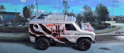 Hot Wheels #106 Baja Breaker Van WWE Triple H Wrestling 2006 Foto 1 de 3