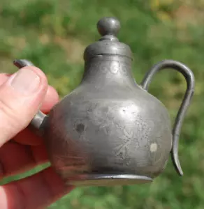 Antike chinesische Zinn Gravur Design Teekanne 19. Jahrhundert 3 1/2" hoch Marke CHINA - Bild 1 von 18