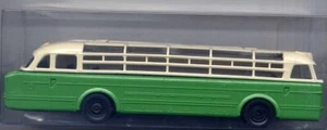 DDR-typischer Autobus Ikarus 55, grün / elfenbein für H0 (A-1408) - Bild 1 von 1