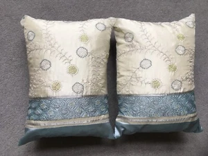 2 blau seidiges Bedeck rechteckiges Streubettsofa Kissen Federkissen 30x40cm - Bild 1 von 6
