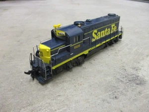 Tyco HO Track Tested , GP20 Diesel Locomotive, Santa Fe  RR #5628 - Picture 1 of 6