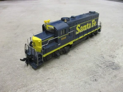 Tyco HO Track Tested , GP20 Diesel Locomotive, Santa Fe  RR #5628 - Image 1 of 4
