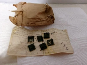 C 1 CORVETTE 1958-1962 HARDTOP REAR WINDOW GLASS REVEAL MOLDING CLIP SET NOS GM - Picture 1 of 3