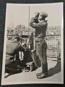 FOTO EPOCA 2 GUERRA MONDIALE WEHRMACHT SOLDATI TEDESCHI A PARIGI - Foto 1 di 4