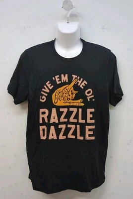 Camiseta para mujer Lucy Jaynes Razzle Dazzle cuello redondo manga corta grande negra Foto 1 de 4