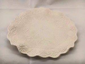 Vintage Doily texture ruffled bowl / Tray, white, Pottery SIGNED - Picture 1 of 7