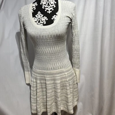 Victoria's Secret 金属银色和白色条纹长袖毛衣连衣裙 XS/TP — 第 1/4 张图片