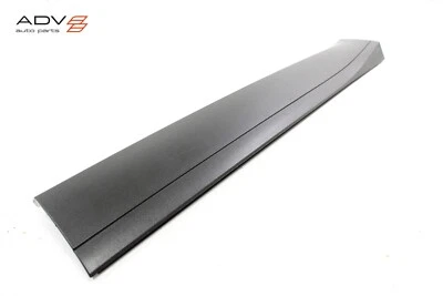 Jaguar E-Pace 2018-2023 puerta delantera derecha del lado del pasajero moldura inferior OEM Foto 1 de 4