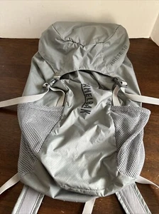 Camelbak Arete 18 Black Lightweight Hydration Pack Backpack (No Bladder) - Picture 1 of 5