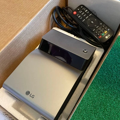 LG Electronics PH450UG LED Ultra-Kurzdistanzprojektor kaum benutzt - Bild 1 von 4