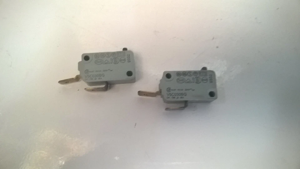 Desmontado con Whirlpool M504, microinterruptor V5C030BG 1 ud - Imagen 1 de 1