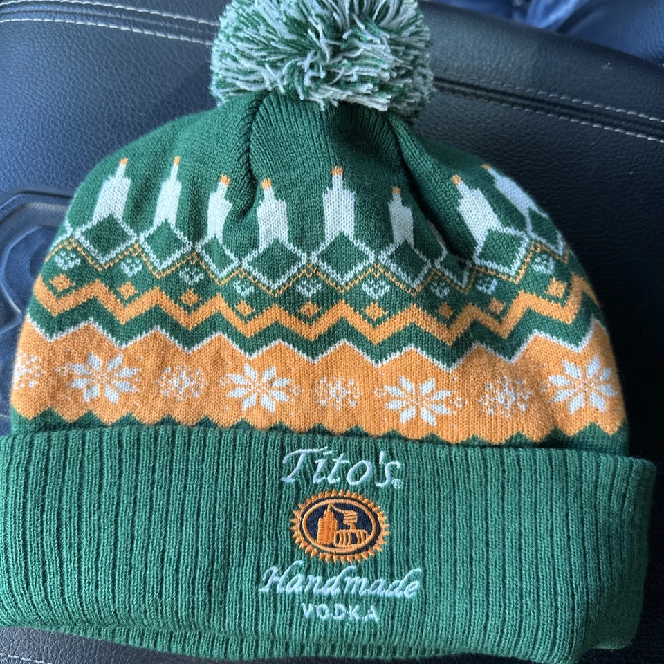 Tito’s 手工制作伏特加圣诞针织帽无檐刺绣 — 第 1/1 张图片