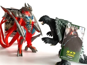Gamera1999 & Iris Figuren Set Movie Monster Serie bemalt Vinyl Kaiju Sofubi - Bild 1 von 12