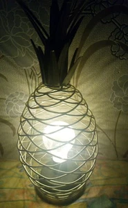 gold Metal Pineapple table Lamp. Retro. No Cord Battery Operated.Inc bulb. - Picture 1 of 10
