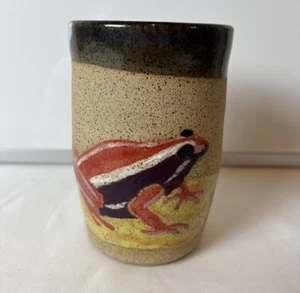 Kunstkeramik runde Tasse glasiert beige braun blauer Rand mit Frosch signiert 3x5 Handarbeit - Bild 1 von 8