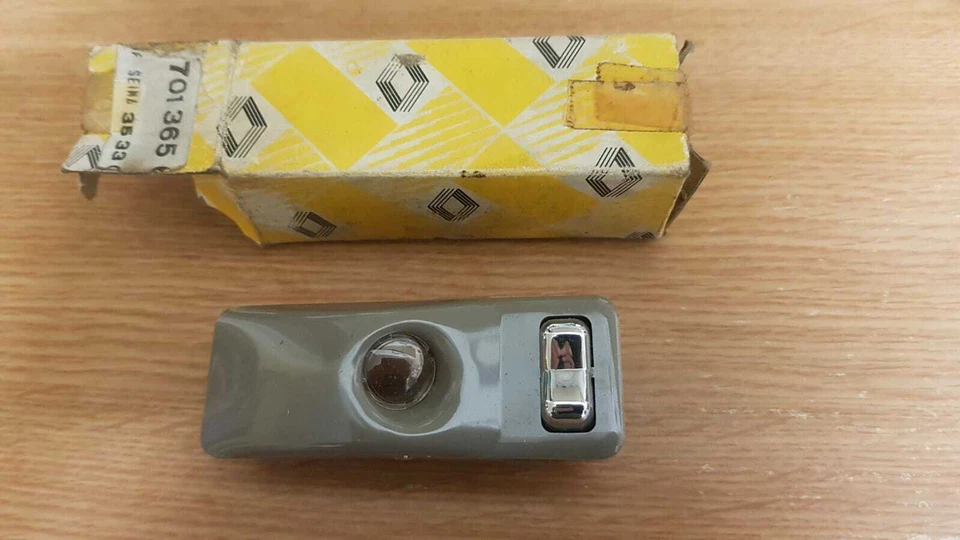 GENUINE RENAULT NOS R20/30 TL TS GRAY/PLASTIC INTERIOR LIGHT 7701365351 - Image 1 of 1