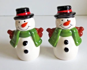 ADORABLE SNOWMAN SALT AND PEPPER SHAKERS SMALL 3" TALL - Picture 1 of 8